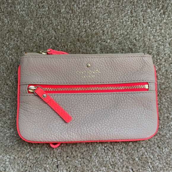 Kate Spade Wristlet - Picture 1 of 3